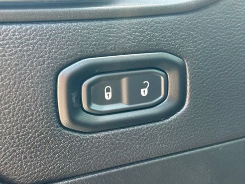 Used 2021 Jeep Wrangler Rubicon AWD/4WD image 18