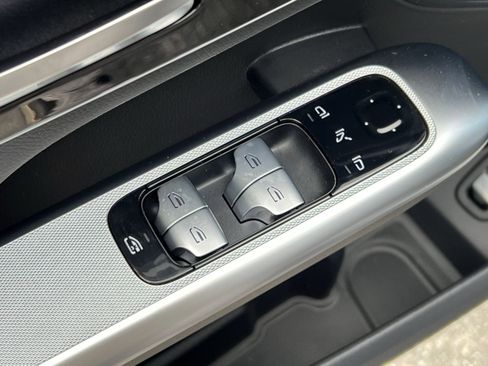 Used 2026 Mercedes-Benz GLC 300 4MATIC image 13