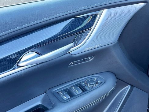 Certified 2025 Cadillac XT5 Premium Luxury image 17