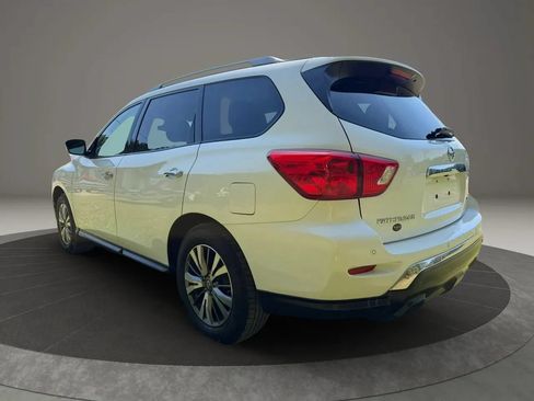 Used 2019 Nissan Pathfinder SV FWD image 3