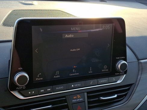 Used 2024 Nissan Altima 2.5 SV FWD image 15
