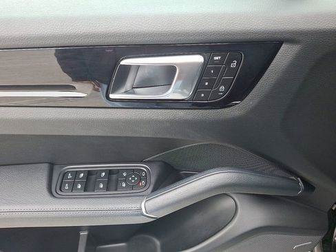Used 2023 Porsche Cayenne S image 15