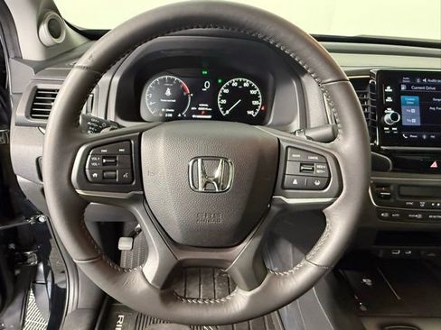 Used 2025 Honda Ridgeline Sport image 17