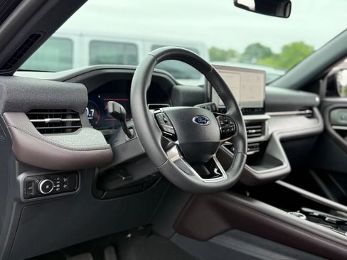 Used 2026 Ford Explorer Platinum w/ LUX Leather Package AWD/4WD image 14