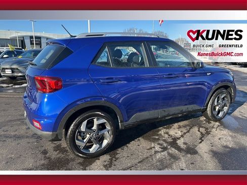 Used 2025 Hyundai Venue SEL image 4