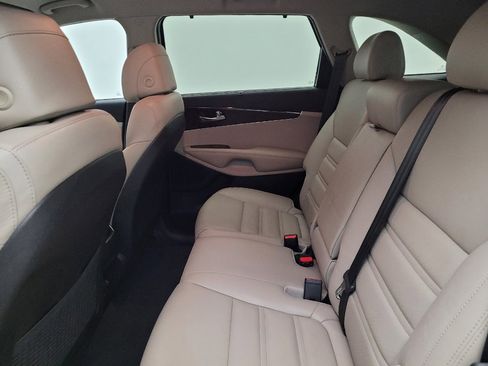 Used 2017 Kia Sorento EX w/ EX V6 Premium Package image 18