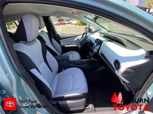Certified 2022 Toyota Prius L Eco FWD image 13