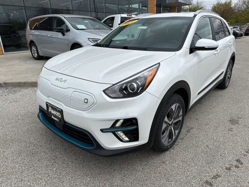 Used 2022 Kia Niro EX Premium w/ Cold Weather Package FWD image 2