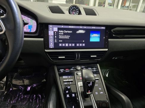 Used 2021 Porsche Cayenne Coupe image 22