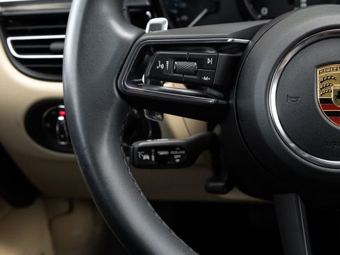 Certified 2023 Porsche Macan AWD/4WD image 15