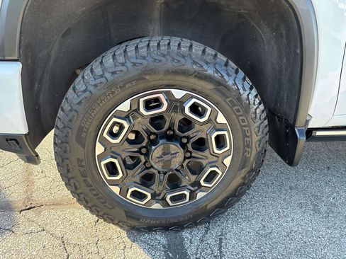 Used 2024 Chevrolet Silverado 2500 High Country w/ High Country Premium Package image 7