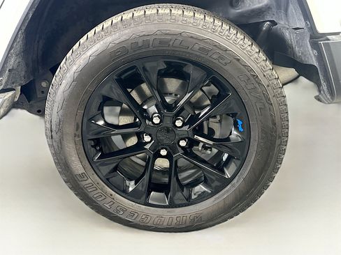 Used 2023 Jeep Wrangler Unlimited Sahara AWD/4WD image 11