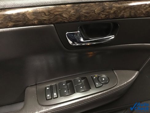 Used 2011 Cadillac DTS Base image 23