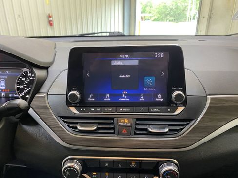 Used 2025 Nissan Altima 2.5 SV FWD image 34