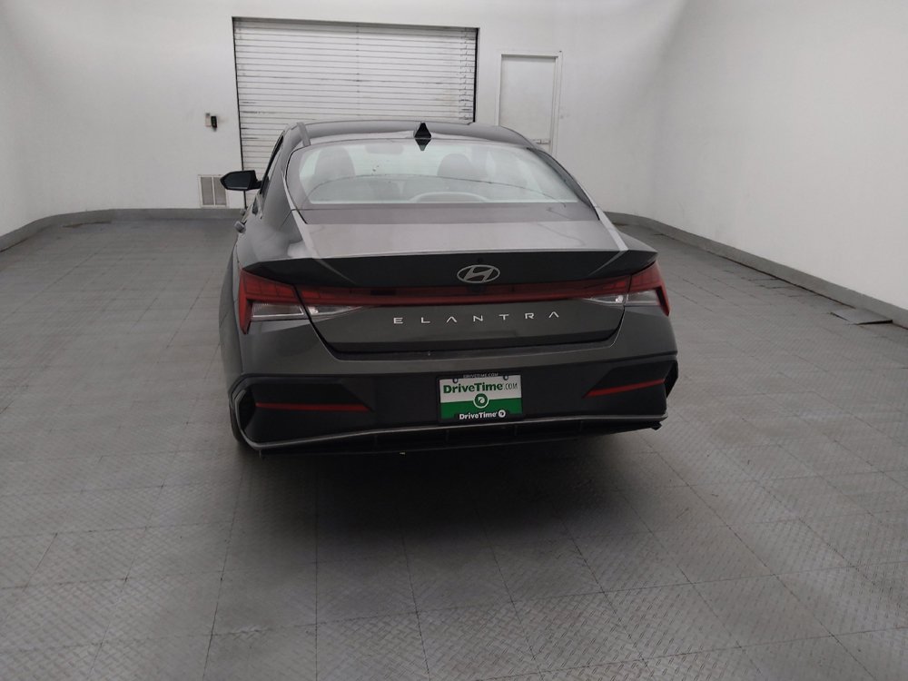 Used 2025 Hyundai Elantra SEL FWD image 6