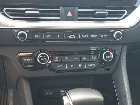 Used 2022 Kia Niro EX Premium image 25