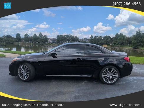 Used 2015 INFINITI Q60 Convertible w/ Premium Package RWD image 2