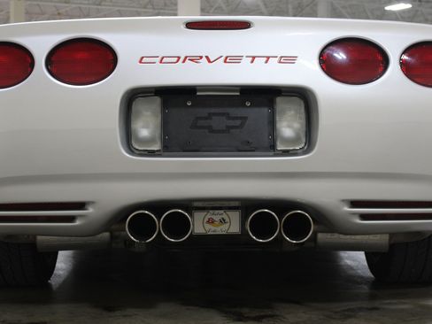 Used 2002 Chevrolet Corvette Convertible w/ Preferred Equipment Group2 RWD image 6