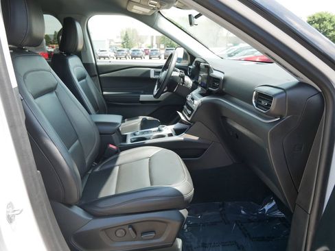 Certified 2024 Ford Explorer XLT AWD/4WD image 14