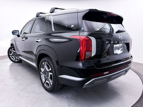 Used 2023 Hyundai Palisade SEL w/ Premium Package FWD image 2