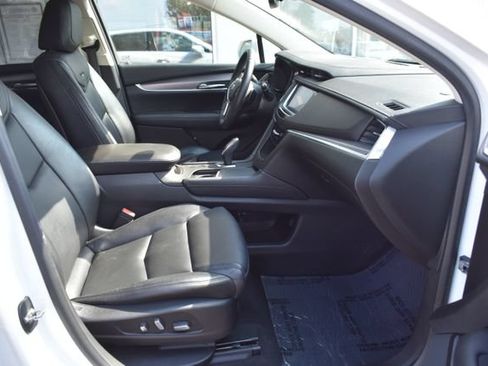 Used 2017 Cadillac XT5 Luxury w/ Driver Awareness Package FWD image 44