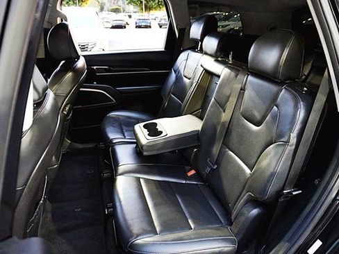 Used 2024 Kia Telluride LX FWD image 16