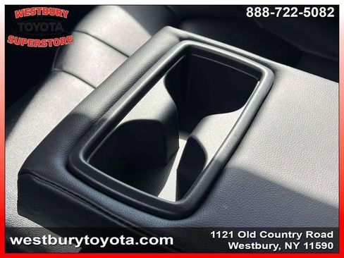 Used 2023 Toyota Highlander XLE AWD/4WD image 17