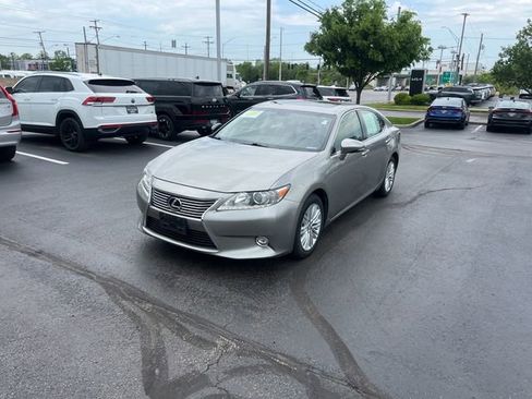 Used 2015 Lexus ES 350 w/ Luxury Package FWD image 3