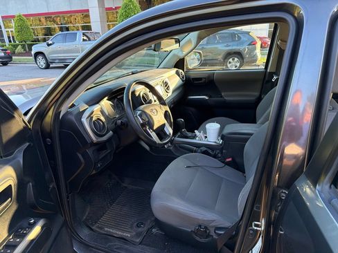 Used 2017 Toyota Tacoma SR5 w/ Tow Package AWD/4WD image 10