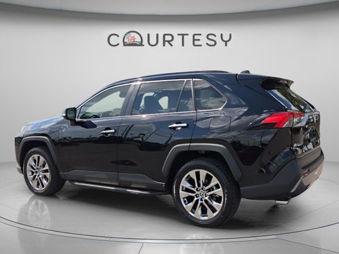 Certified 2020 Toyota RAV4 Limited FWD image 3