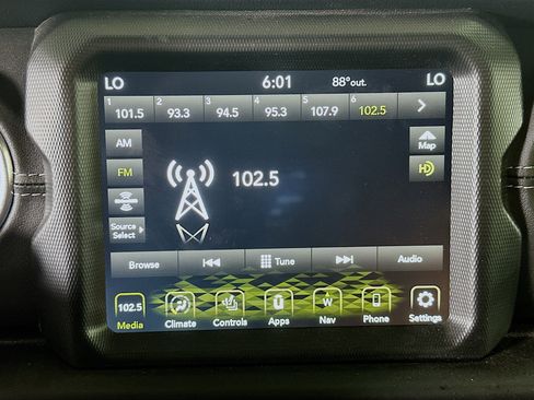 Used 2023 Jeep Wrangler Unlimited Sahara w/ Cold Weather Group AWD/4WD image 19