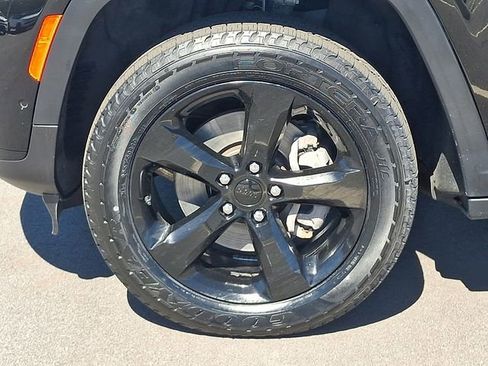 Used 2024 Jeep Grand Cherokee L Limited w/ Luxury Tech Group II image 8