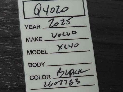 Certified 2025 Volvo XC40 B5 Core image 34