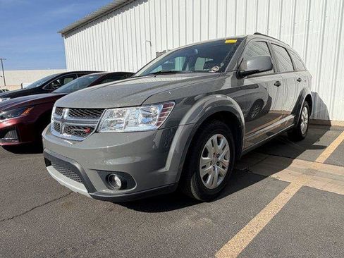 Used 2019 Dodge Journey SE image 5