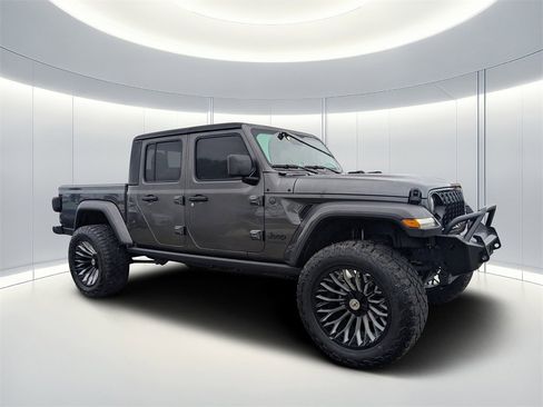 Used 2024 Jeep Gladiator Sport image 1