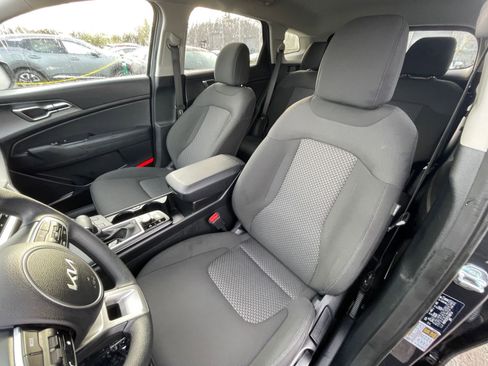 Used 2025 Kia Sportage LX image 35
