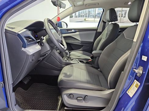 Certified 2023 Volkswagen Taos SE FWD image 16