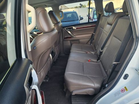 Used 2013 Lexus GX 460 w/ Convenience Pkg AWD/4WD image 10