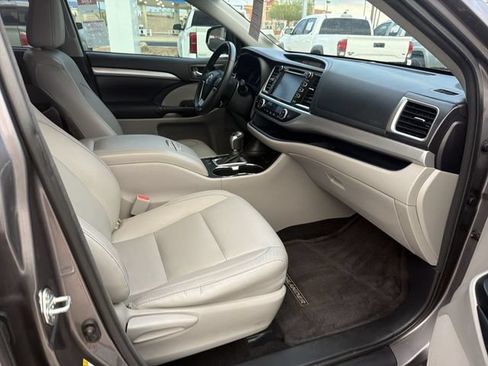Used 2015 Toyota Highlander XLE AWD/4WD image 28