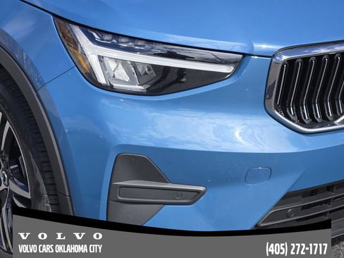 Certified 2025 Volvo XC40 B5 Core image 7