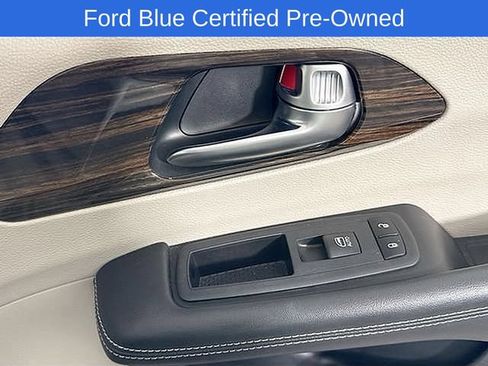Used 2023 Chrysler Pacifica Limited FWD image 49