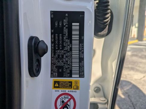 Used 2017 Toyota Highlander Limited image 32