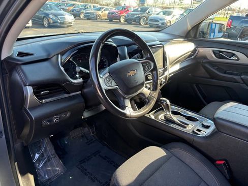Used 2020 Chevrolet Traverse LT image 9