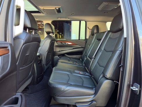 Used 2016 Cadillac Escalade ESV Luxury RWD image 29