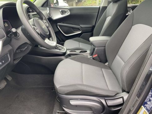Used 2023 Kia Soul LX w/ Option Group 015 FWD image 12