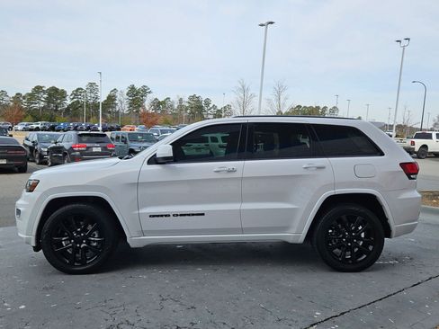 Used 2021 Jeep Grand Cherokee Laredo X image 4