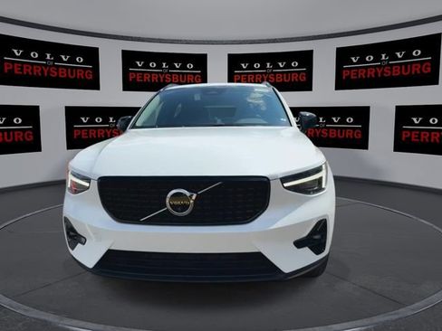 Used 2025 Volvo XC40 B5 Plus w/ Protection Package Premier AWD/4WD image 3