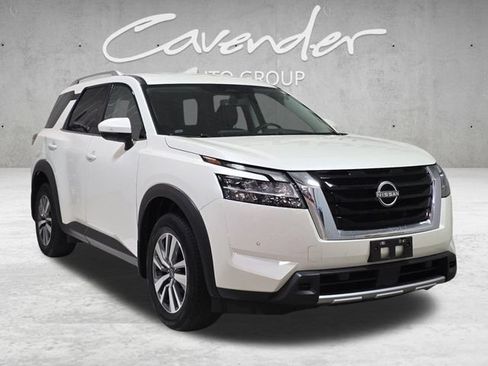 Used 2024 Nissan Pathfinder SL AWD/4WD image 2