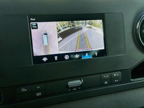 Used 2022 Mercedes-Benz Sprinter 2500 image 13