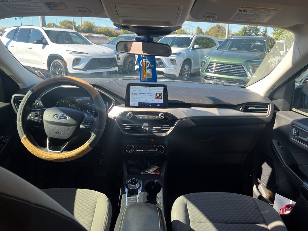 Used 2022 Ford Escape SE w/ SE Sport Appearance Package FWD image 5